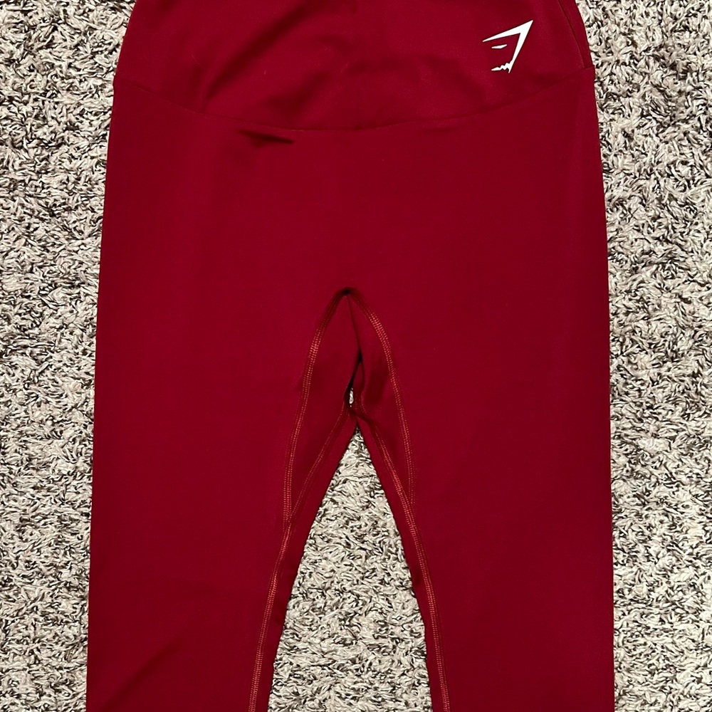 S | Gymshark Training Cropped Leggings - Burgundy